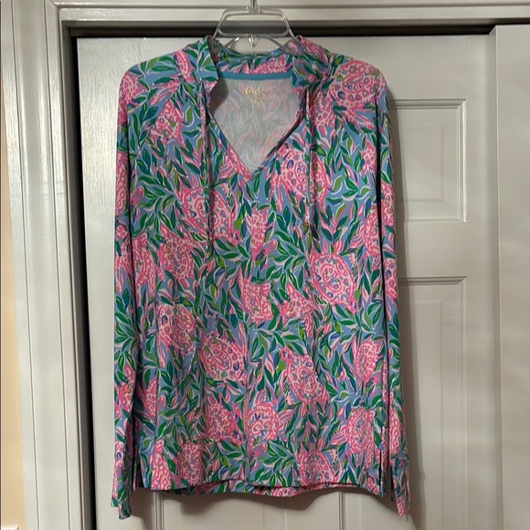 Never Worn Lilly Pulitzer UPF 50+ Popover in Frenchie Blue Turtley in Love - Picture 1 of 5